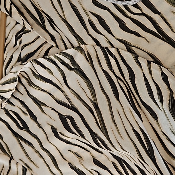 Vince Camuto 1x green and ivory open collar blouse - Picture 13 of 16